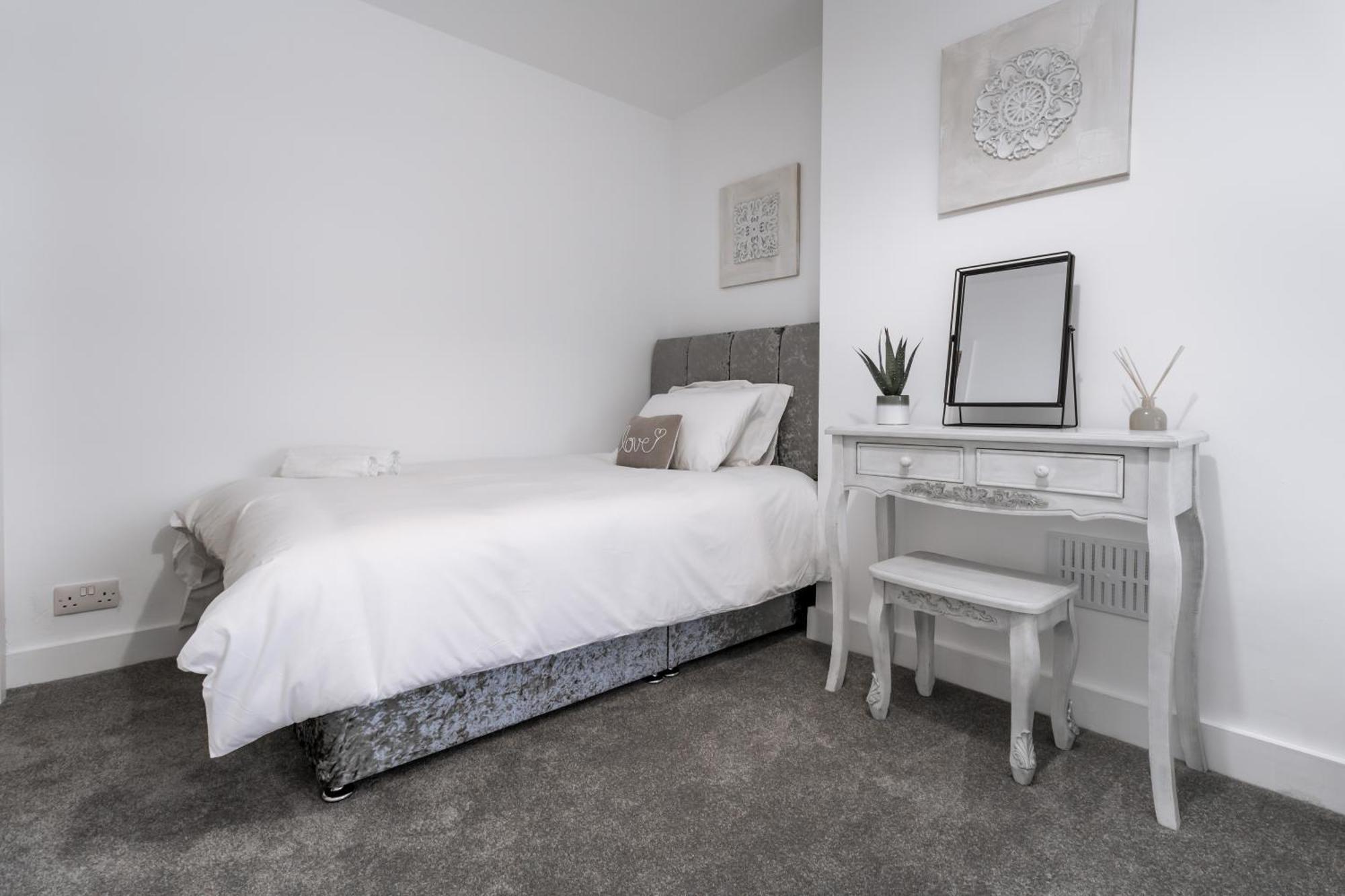 Railway Retreat Villa Wakefield Buitenkant foto